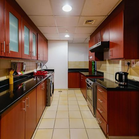 Lunar Cozy Hostel - Jbr Dubai Bagian luar foto