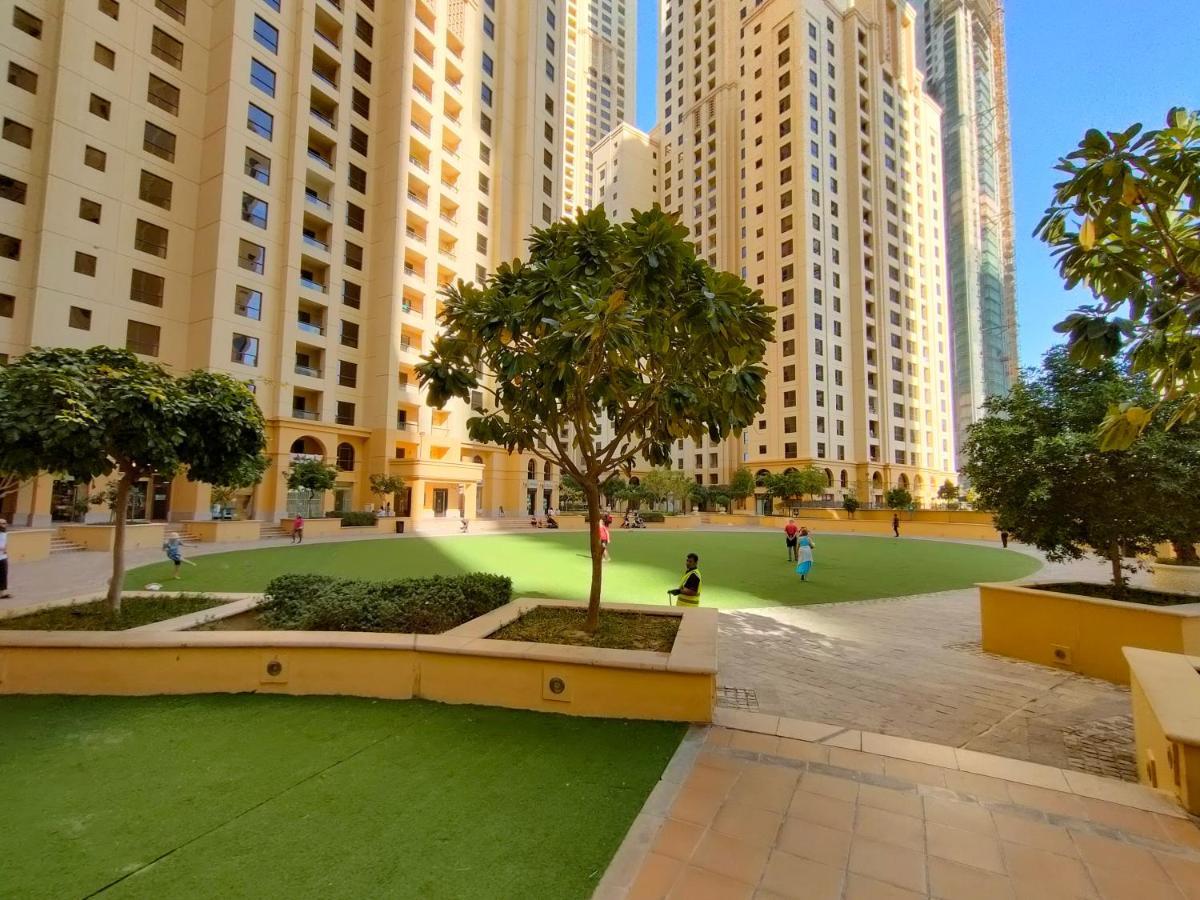 Lunar Cozy Hostel - Jbr Dubai Bagian luar foto