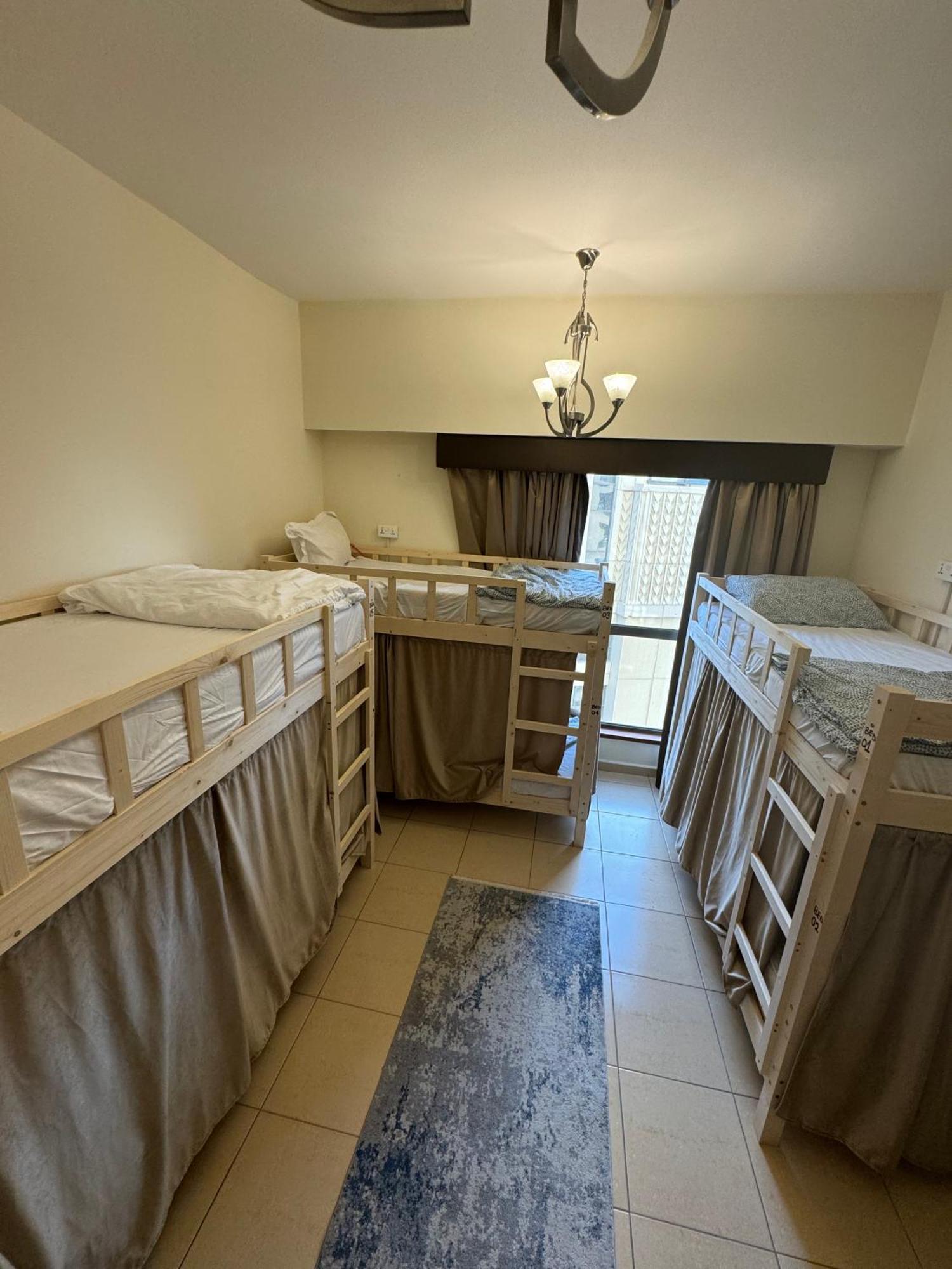 Lunar Cozy Hostel - Jbr Dubai Bagian luar foto