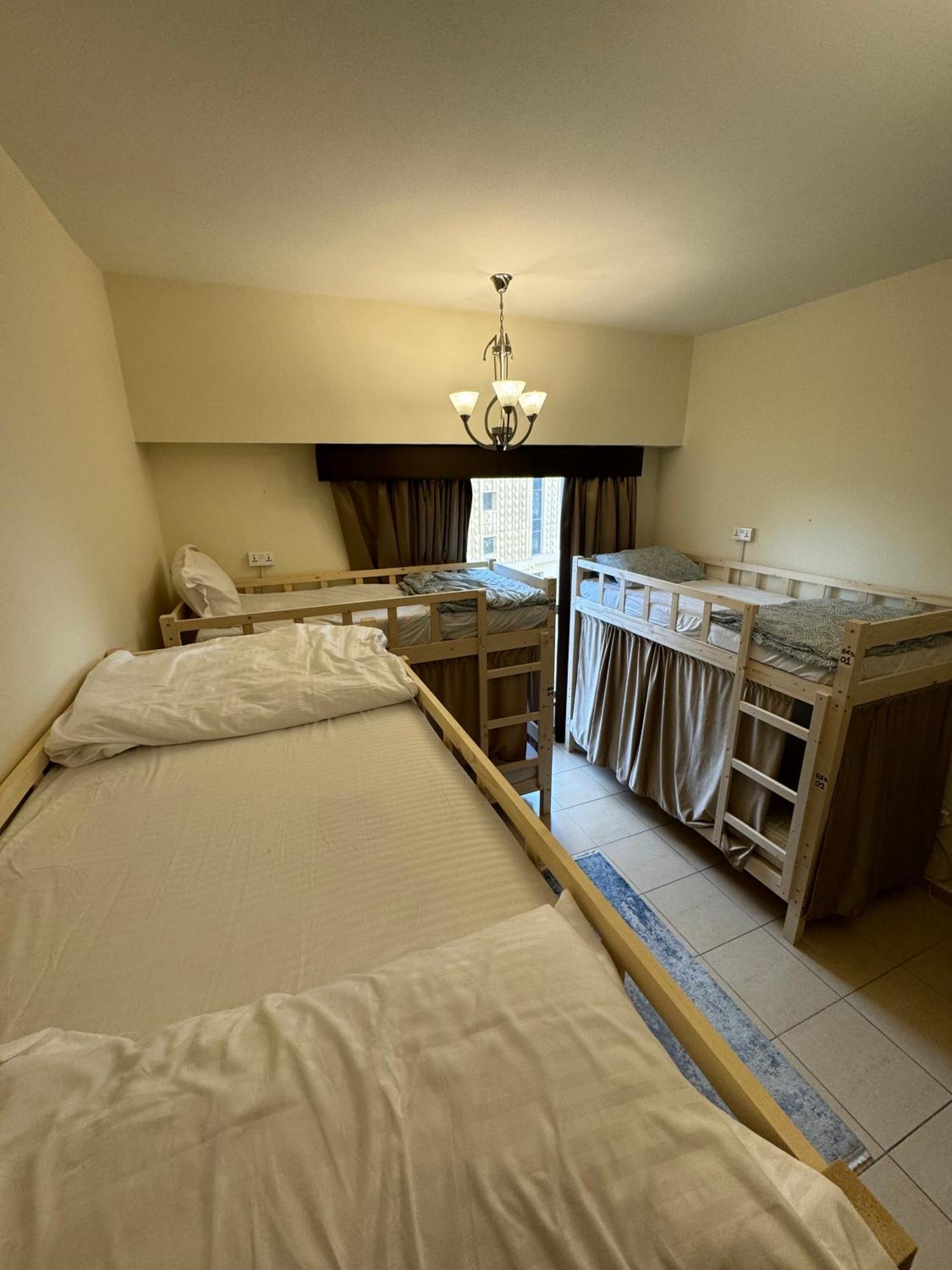 Lunar Cozy Hostel - Jbr Dubai Bagian luar foto