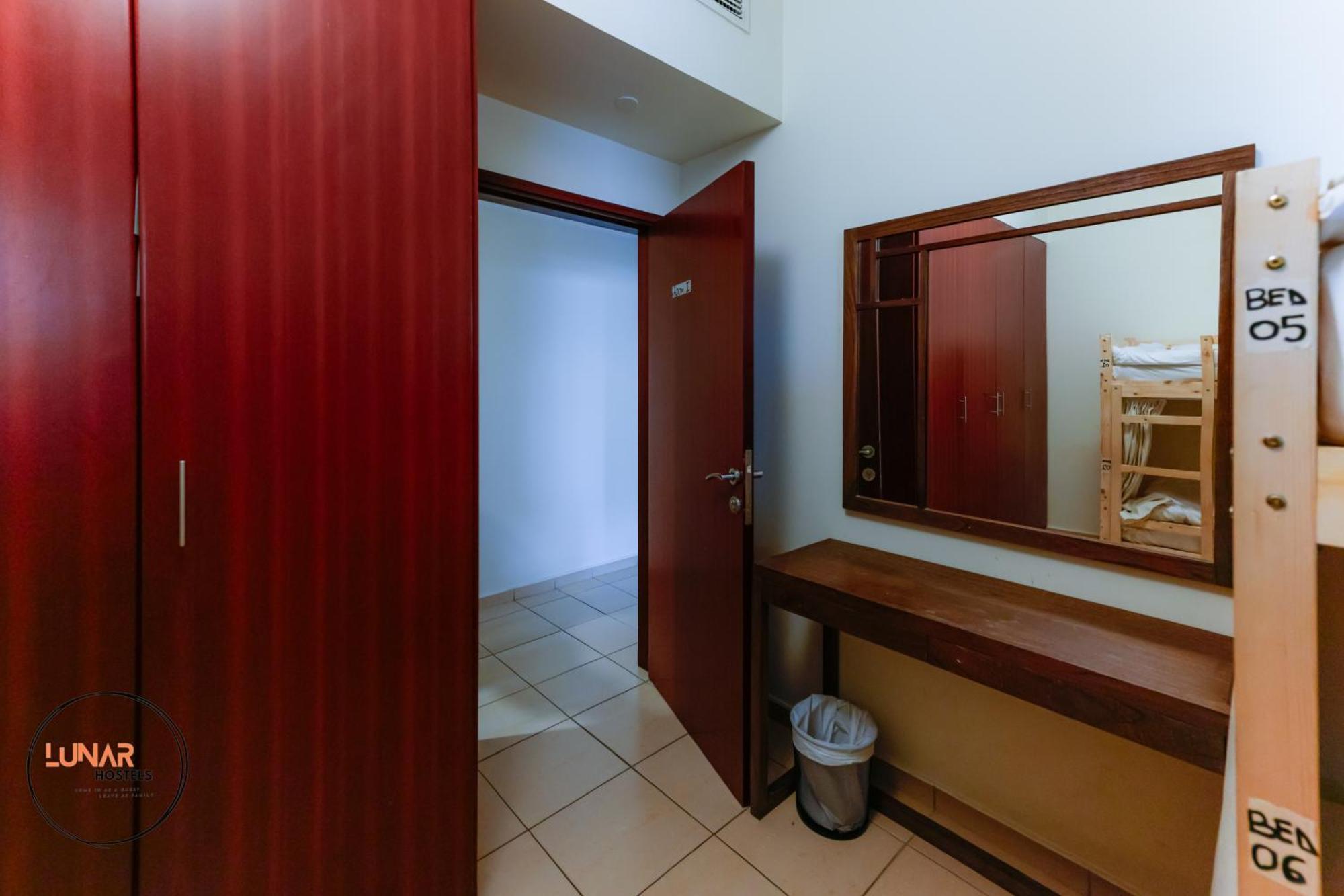 Lunar Cozy Hostel - Jbr Dubai Bagian luar foto