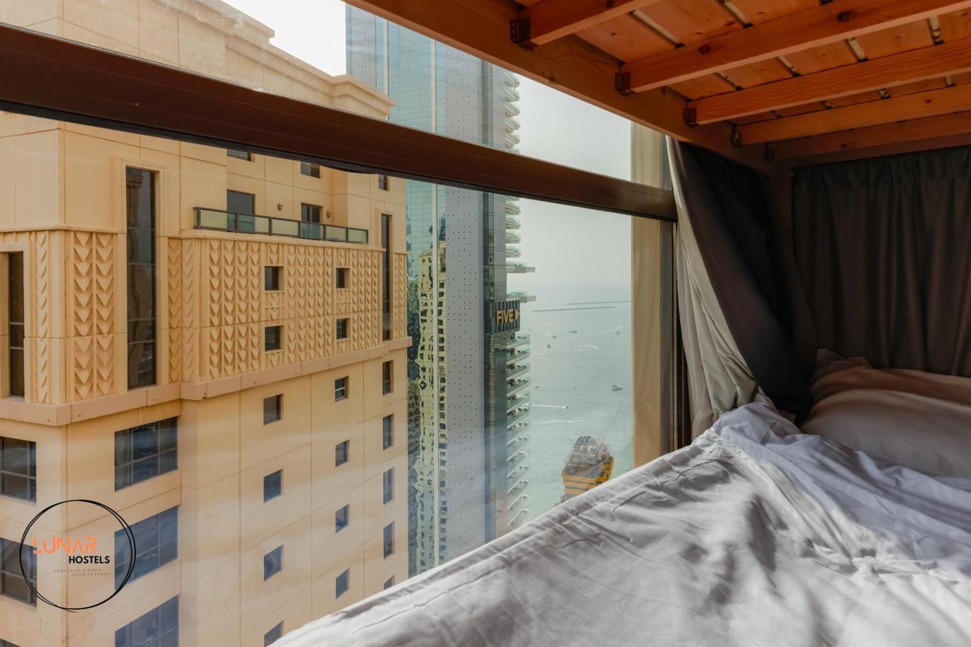 Lunar Cozy Hostel - Jbr Dubai Bagian luar foto