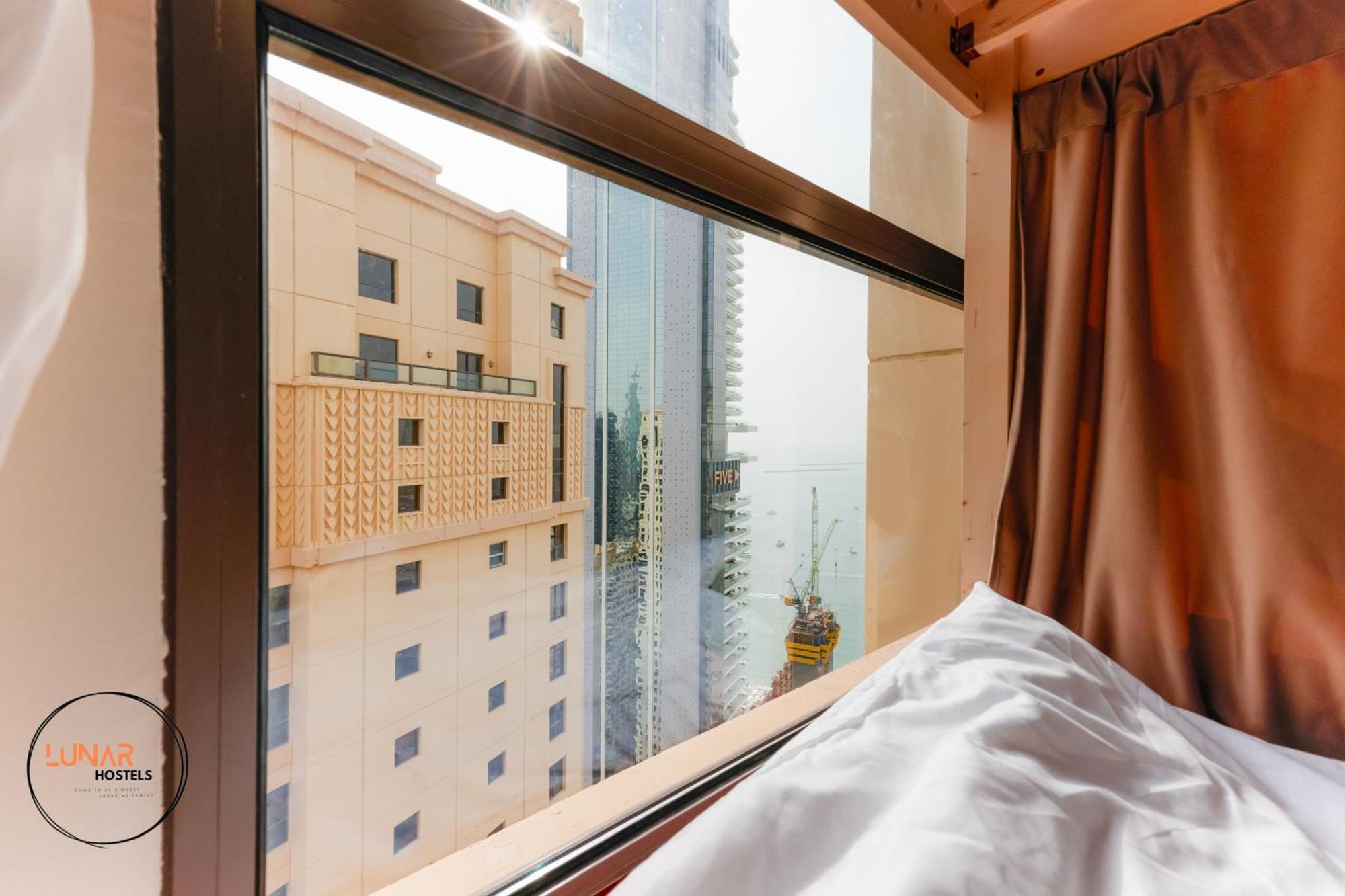 Lunar Cozy Hostel - Jbr Dubai Bagian luar foto