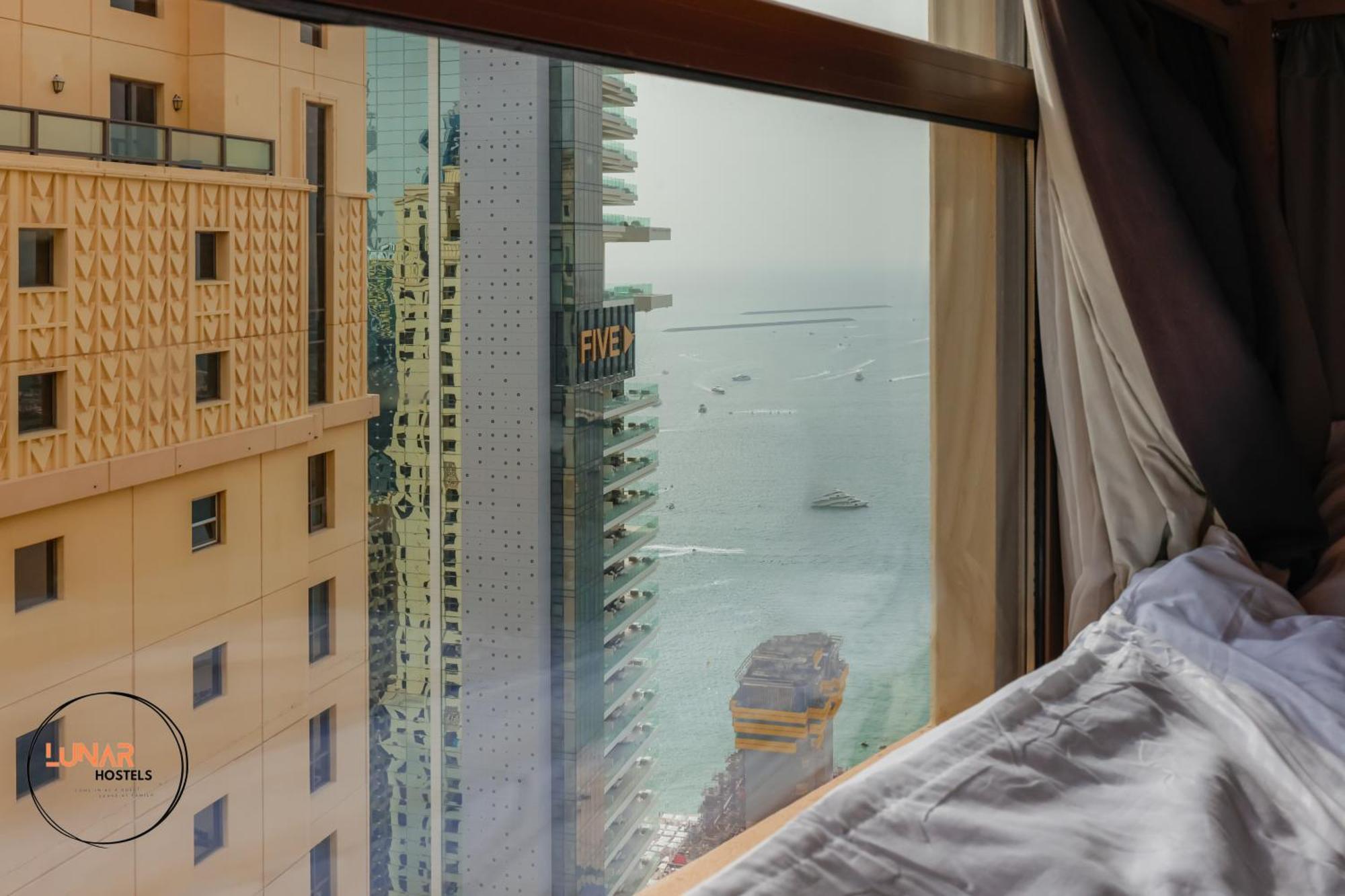 Lunar Cozy Hostel - Jbr Dubai Bagian luar foto