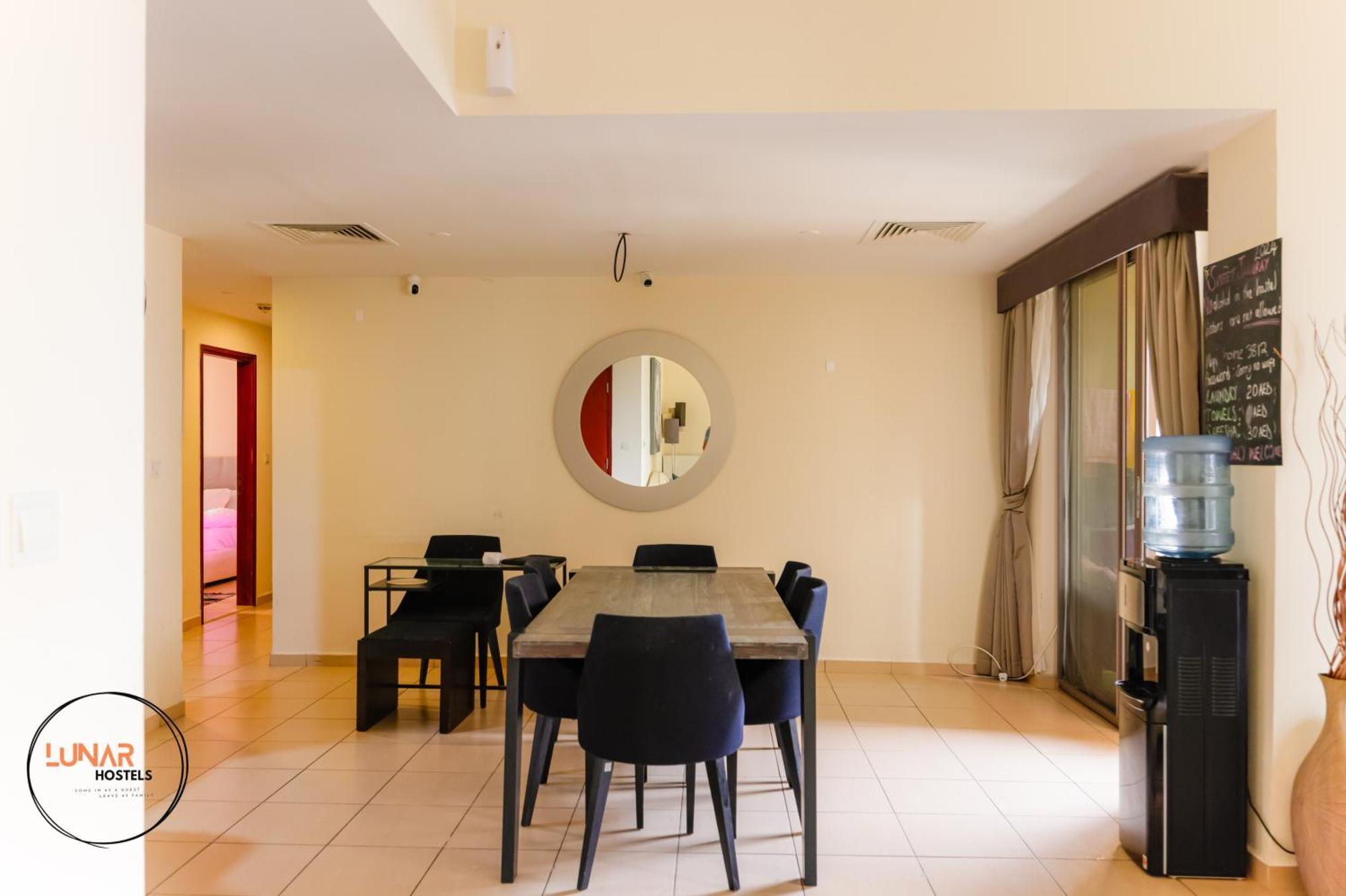 Lunar Cozy Hostel - Jbr Dubai Bagian luar foto