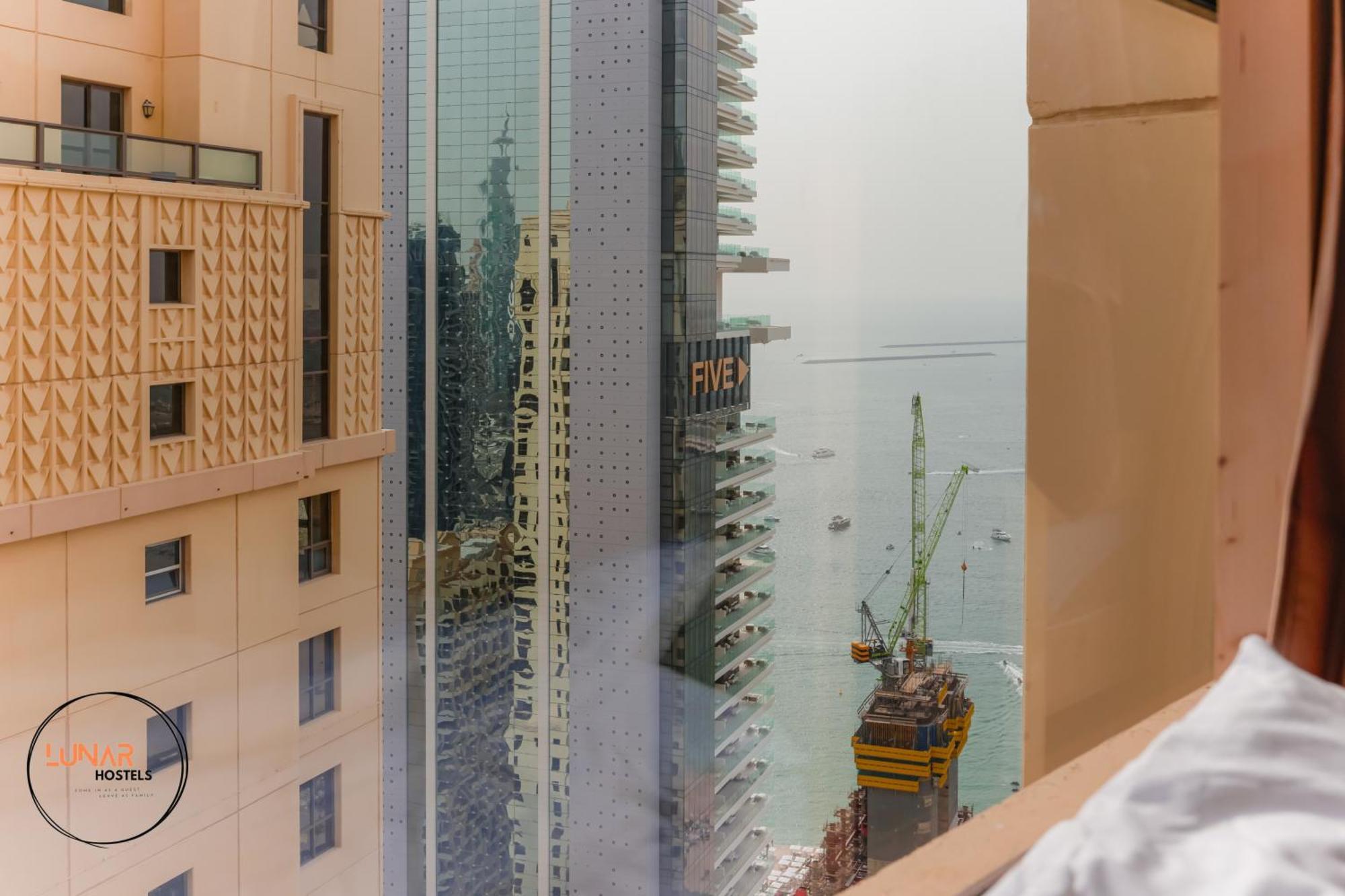 Lunar Cozy Hostel - Jbr Dubai Bagian luar foto