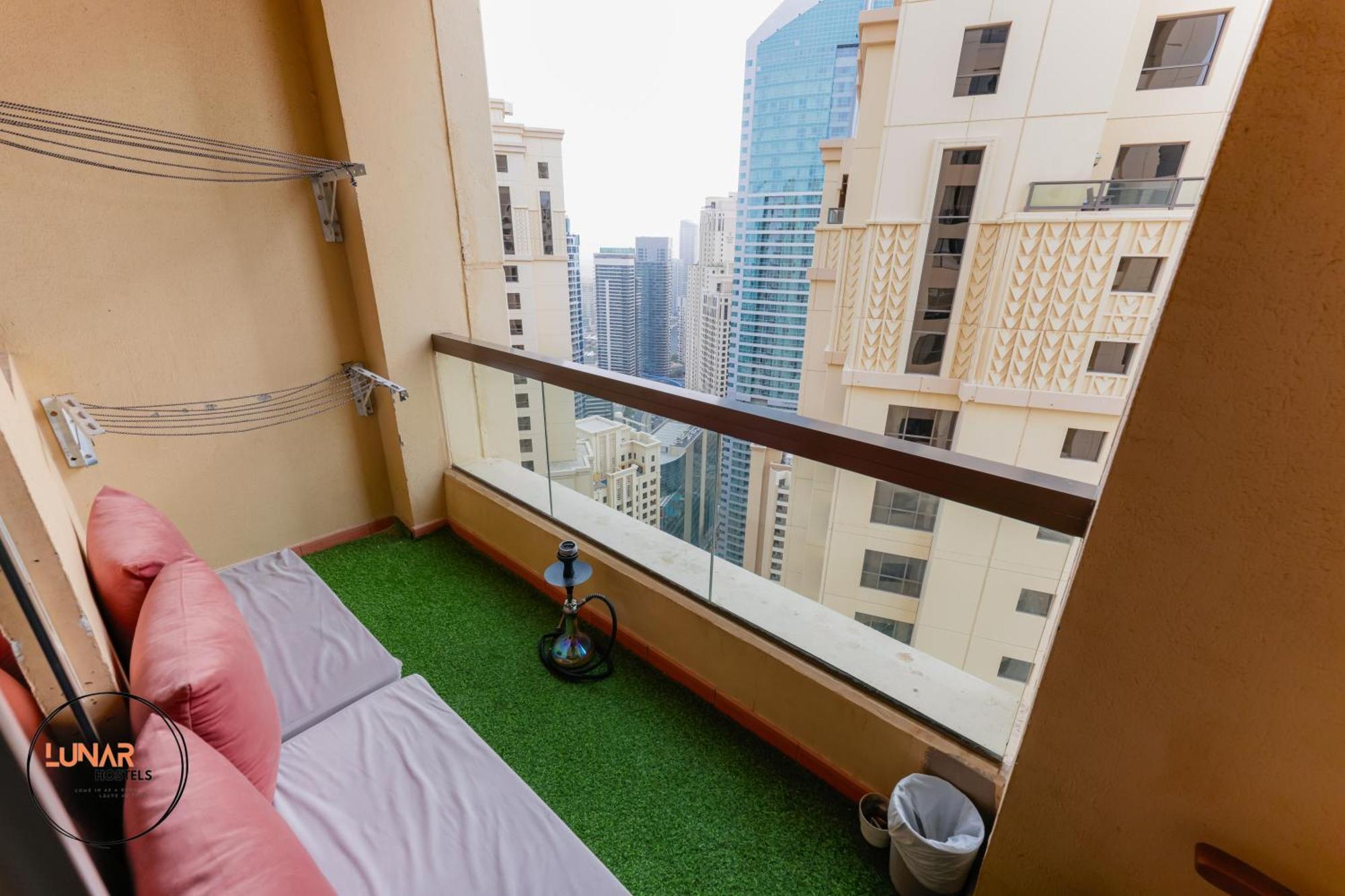 Lunar Cozy Hostel - Jbr Dubai Bagian luar foto