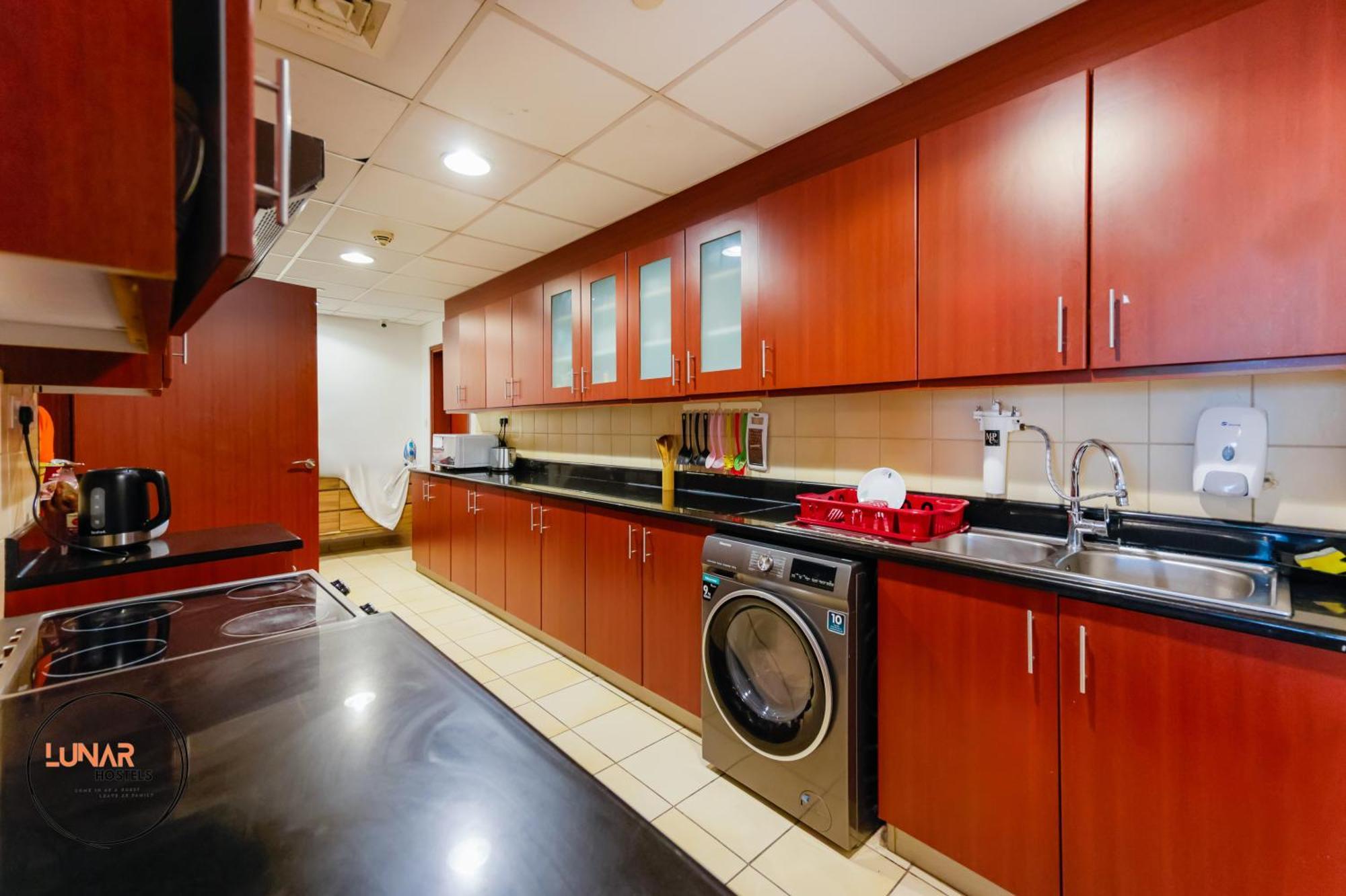 Lunar Cozy Hostel - Jbr Dubai Bagian luar foto